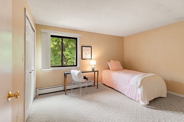5 Hallmark Gardens 12, Burlington, MA 01803