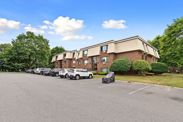 5 Hallmark Gardens 12, Burlington, MA 01803
