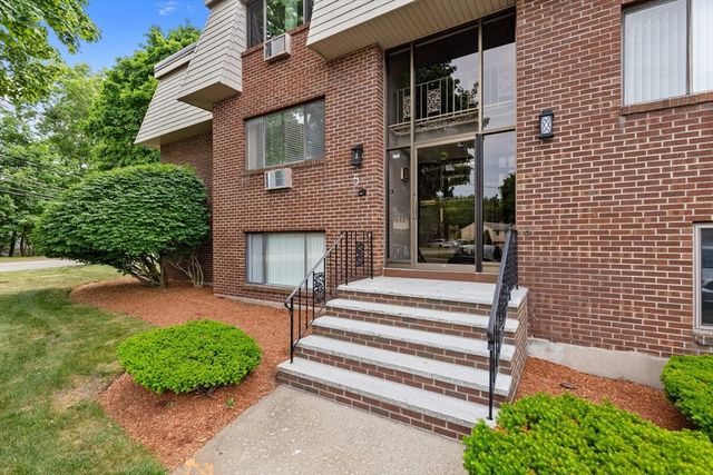 5 Hallmark Gardens 12, Burlington, MA 01803
