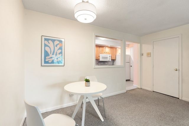 5 Hallmark Gardens 12, Burlington, MA 01803
