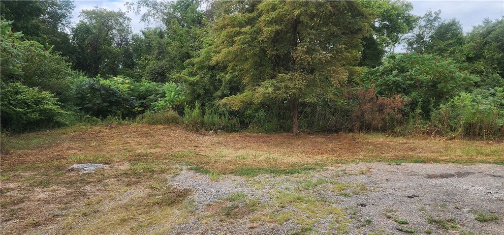 1305 Tuscarawas Rd, Brighton Twp, PA 15009