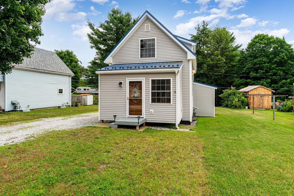 57 School Street, Sheldon, VT 05483
