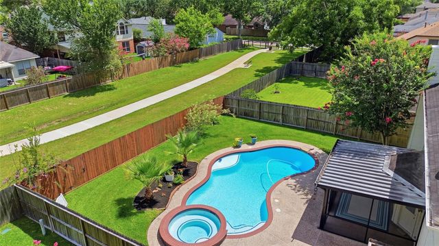 13710 Klamath Falls Drive, Houston, TX 77041