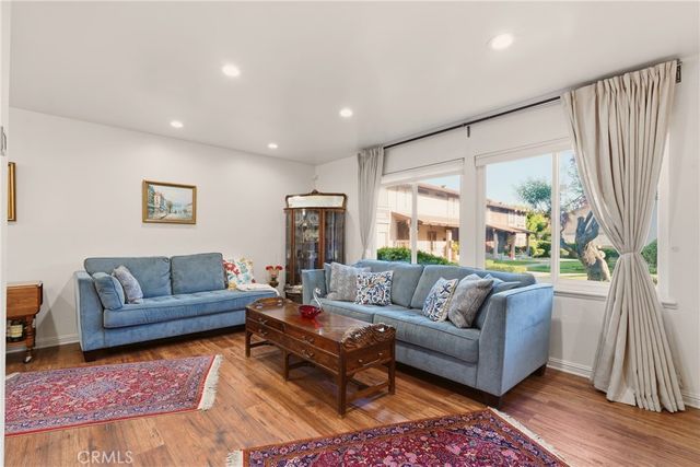 6663 Wilbur 21, Reseda, CA 91335