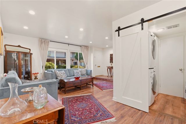 6663 Wilbur 21, Reseda, CA 91335