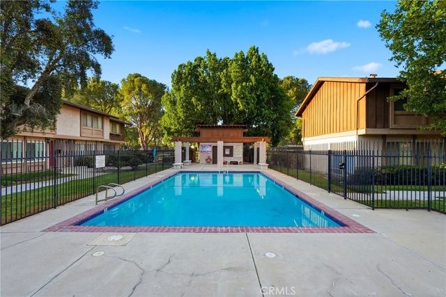 6663 Wilbur 21, Reseda, CA 91335