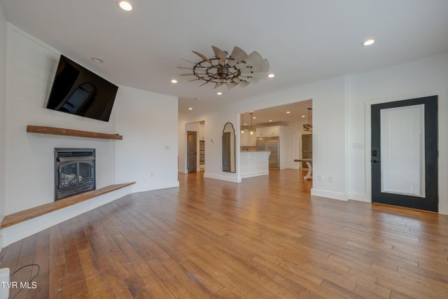 369 Old Embreeville Road, Jonesborough, TN 37659