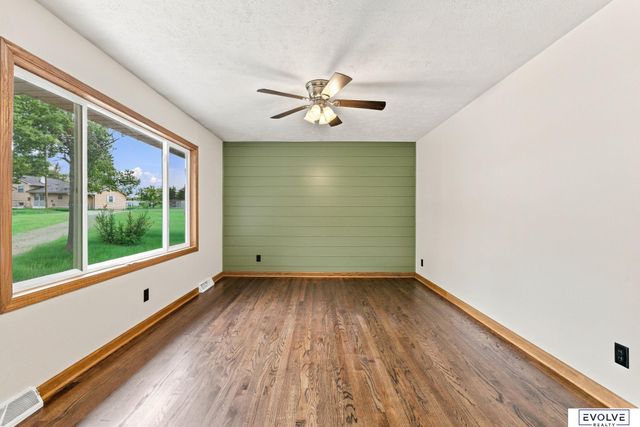 3711 Groves Road, Bellevue, NE 68147