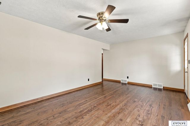 3711 Groves Road, Bellevue, NE 68147