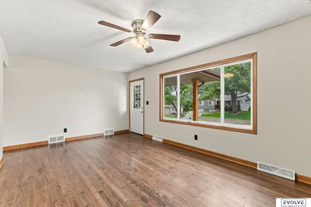 3711 Groves Road, Bellevue, NE 68147