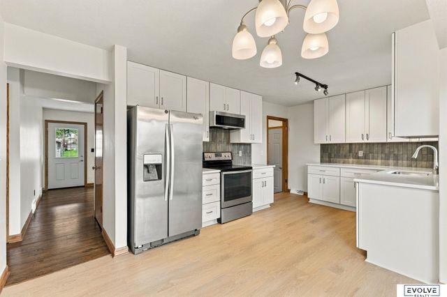 3711 Groves Road, Bellevue, NE 68147