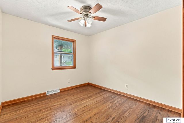 3711 Groves Road, Bellevue, NE 68147