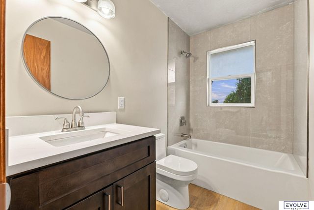 3711 Groves Road, Bellevue, NE 68147