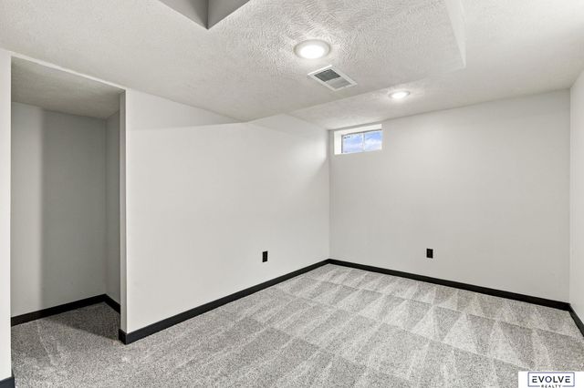 3711 Groves Road, Bellevue, NE 68147