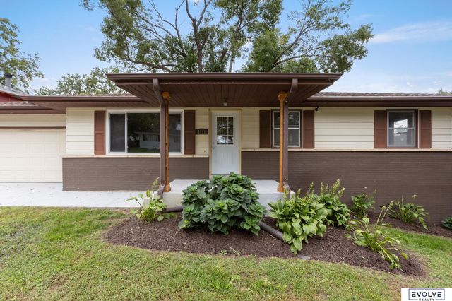3711 Groves Road, Bellevue, NE 68147