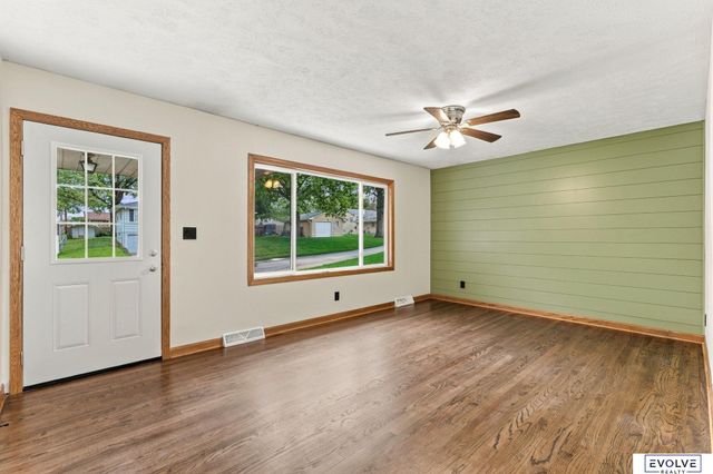 3711 Groves Road, Bellevue, NE 68147