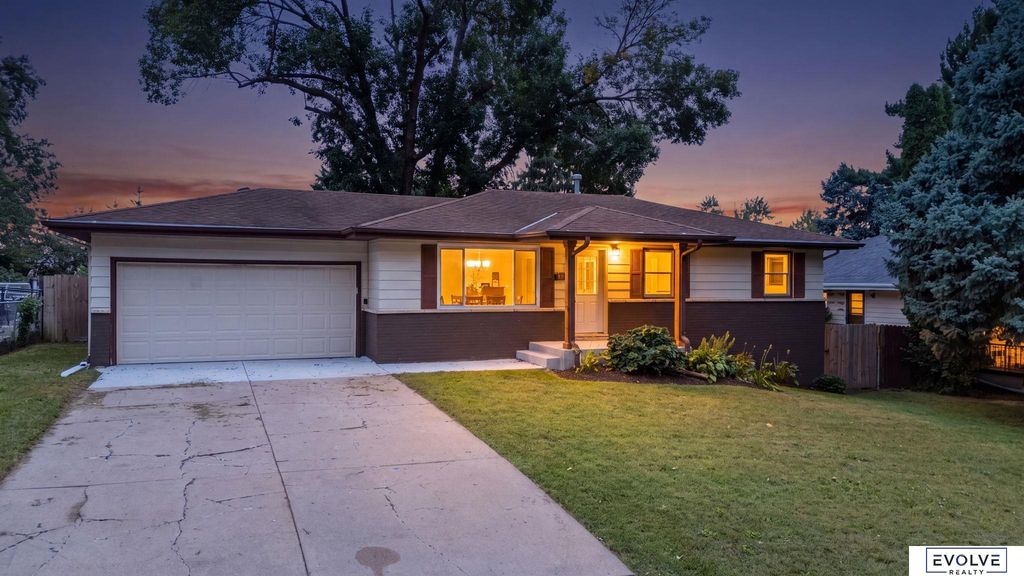 3711 Groves Road, Bellevue, NE 68147