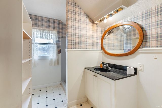 951 E Clark Street, Warsaw, IN 46580