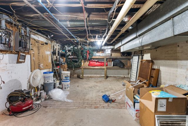 951 E Clark Street, Warsaw, IN 46580