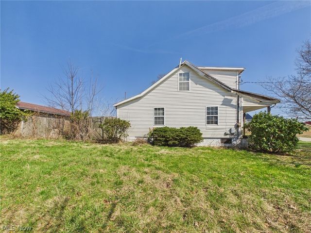 834 Lake Washington Road, Washington, WV 26181