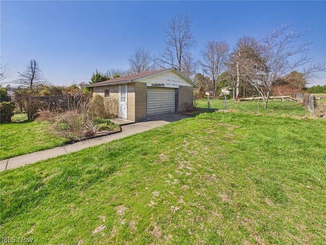 834 Lake Washington Road, Washington, WV 26181