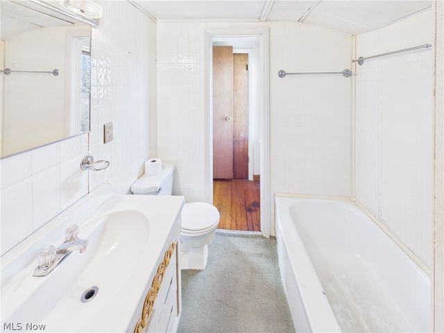 834 Lake Washington Road, Washington, WV 26181