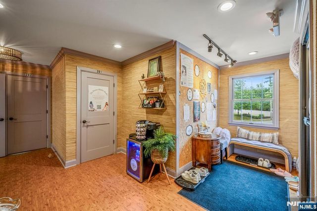 365 Franklin Avenue 203, Wyckoff, NJ 07481