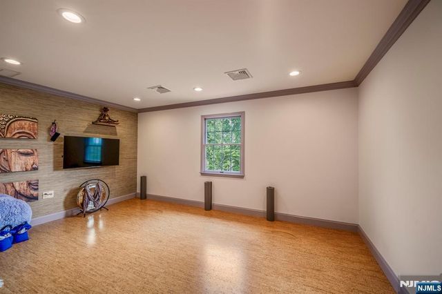 365 Franklin Avenue 203, Wyckoff, NJ 07481