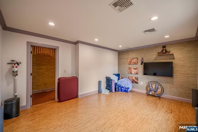 365 Franklin Avenue 203, Wyckoff, NJ 07481