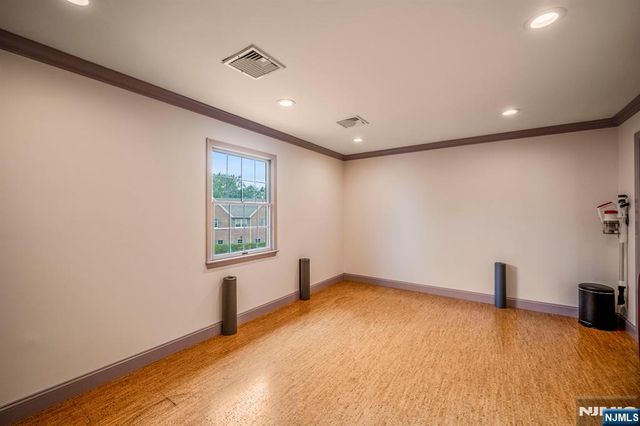 365 Franklin Avenue 203, Wyckoff, NJ 07481