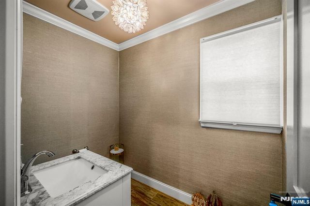 365 Franklin Avenue 203, Wyckoff, NJ 07481