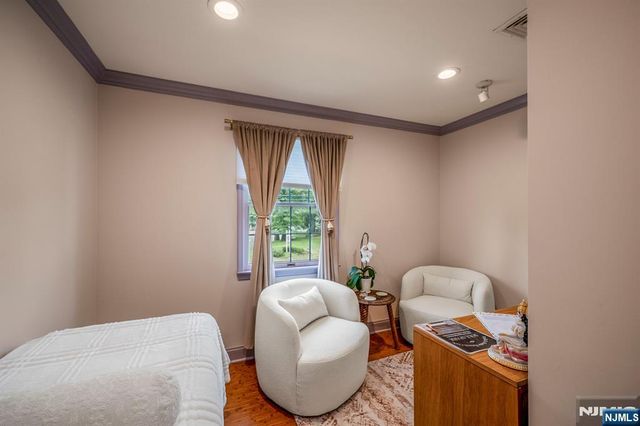 365 Franklin Avenue 203, Wyckoff, NJ 07481