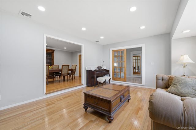 308A S Oyster Bay Road, Syosset, NY 11791