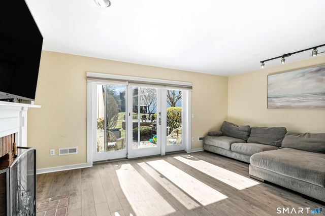 1 East Hayestown Road 15, Danbury, CT 06811