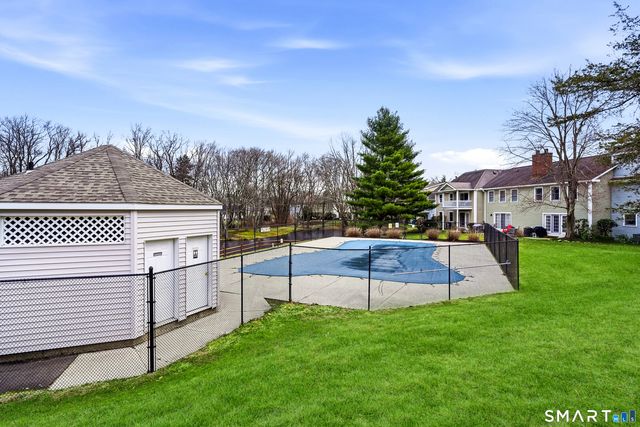 1 East Hayestown Road 15, Danbury, CT 06811