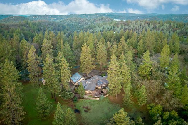20990 Tiger Tail Rd, Grass Valley, CA 95949