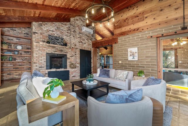 20990 Tiger Tail Rd, Grass Valley, CA 95949