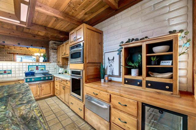 20990 Tiger Tail Rd, Grass Valley, CA 95949