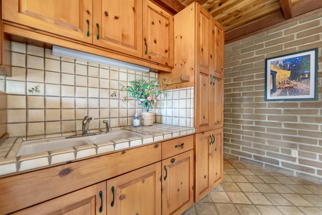 20990 Tiger Tail Rd, Grass Valley, CA 95949