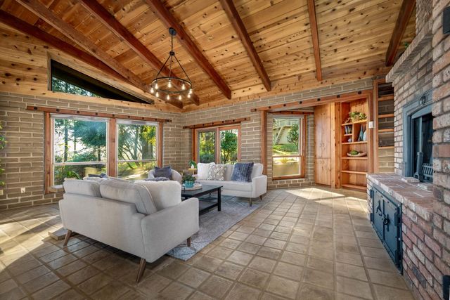 20990 Tiger Tail Rd, Grass Valley, CA 95949