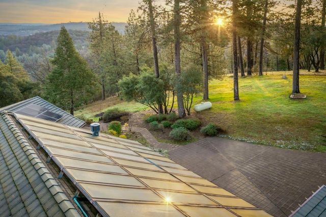 20990 Tiger Tail Rd, Grass Valley, CA 95949