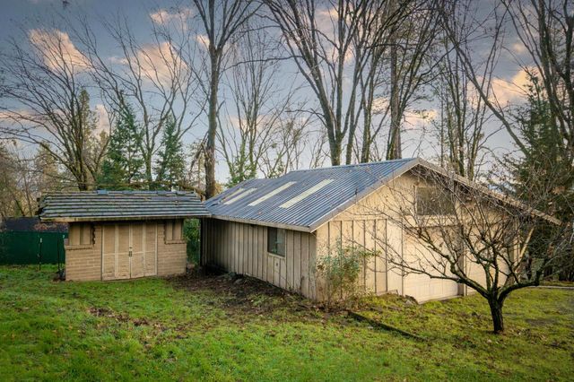 20990 Tiger Tail Rd, Grass Valley, CA 95949