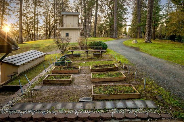 20990 Tiger Tail Rd, Grass Valley, CA 95949