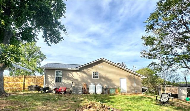 837 Sink Farm Road, Lexington, NC 27295