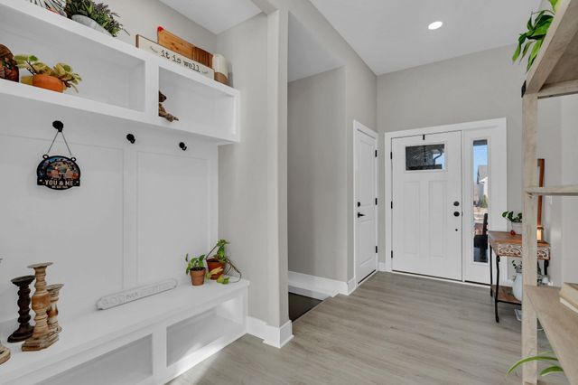 725 N Wakefield Ave, Valley Center, KS 67147