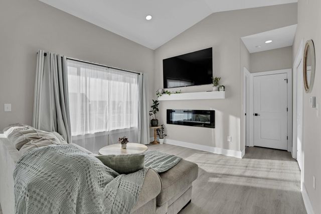 725 N Wakefield Ave, Valley Center, KS 67147