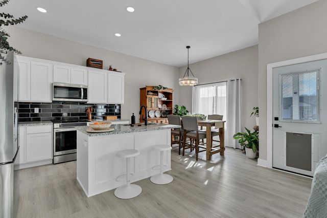 725 N Wakefield Ave, Valley Center, KS 67147