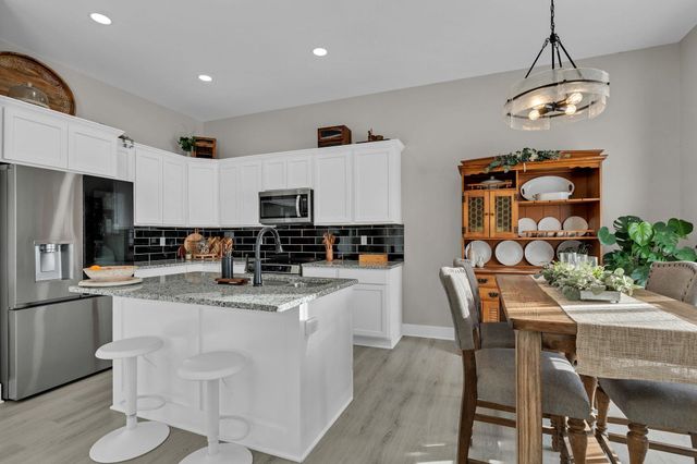 725 N Wakefield Ave, Valley Center, KS 67147