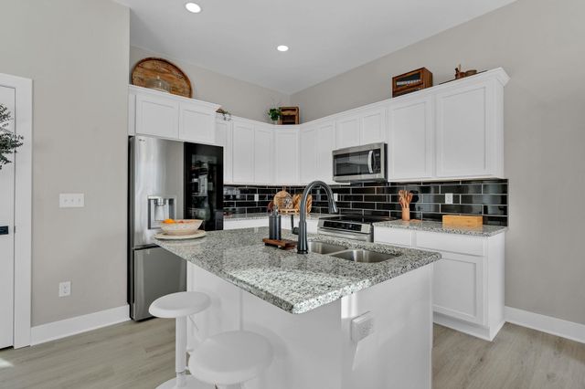 725 N Wakefield Ave, Valley Center, KS 67147