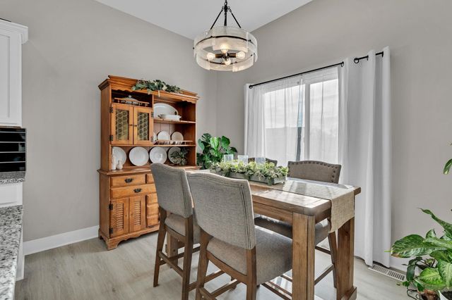 725 N Wakefield Ave, Valley Center, KS 67147